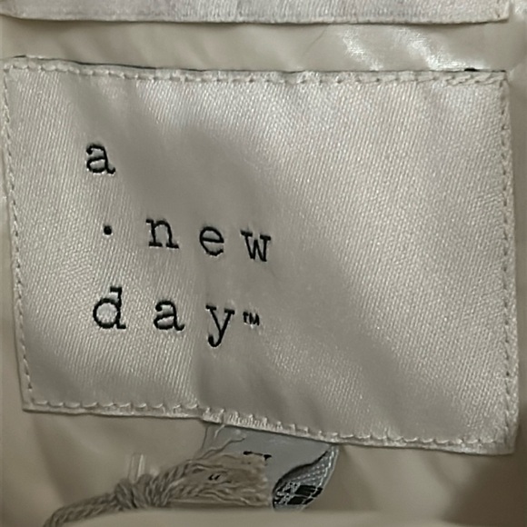 NWT Cream Puffer Jacket - Picture 7 of 11